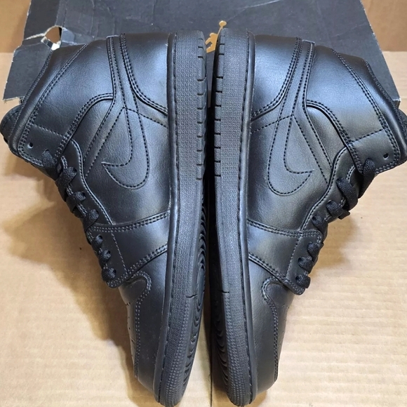 AIR JORDAN 1 MID RETRO TRIPLE BLACK 2022 Men Size 10.5 (+CERT./AUTHENTICITY) - Picture 5 of 8